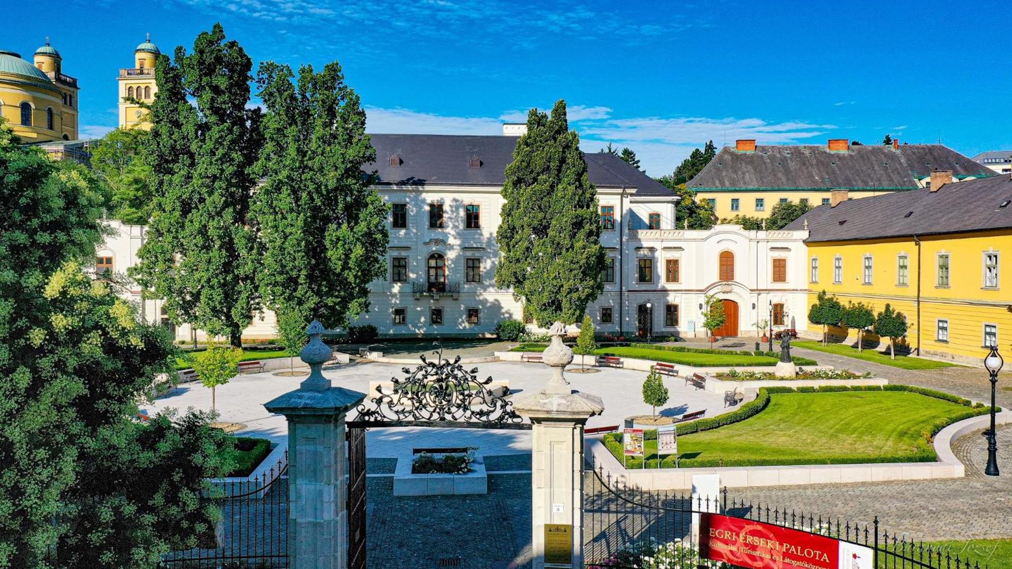 Eger Tower View Apartment Eksteriør billede